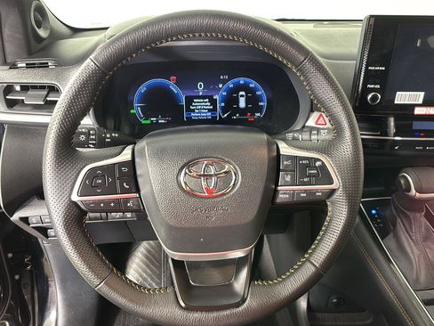 Used 2025 Toyota Sienna XLE Woodland Edition AWD/4WD image 24