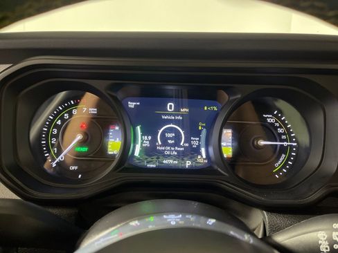 Used 2024 Jeep Wrangler Unlimited Sahara image 21