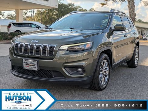Used 2019 Jeep Cherokee Latitude Plus w/ Comfort/Convenience Group image 2