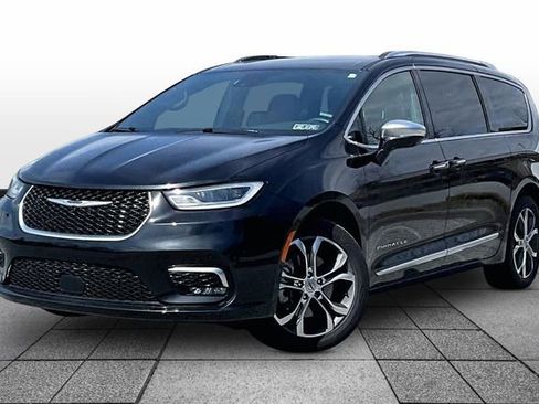 Used 2021 Chrysler Pacifica Pinnacle image 2