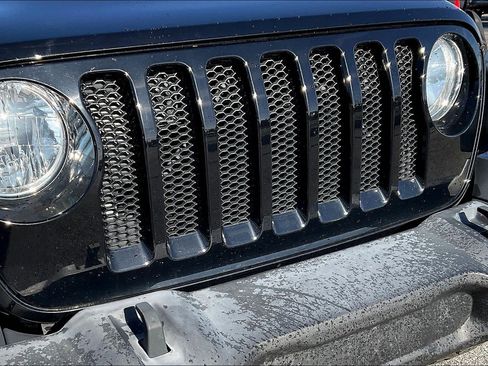 Used 2018 Jeep Wrangler Unlimited Sport S image 29