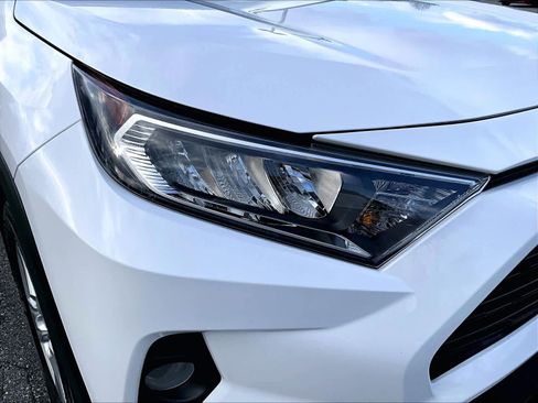 Used 2021 Toyota RAV4 XLE image 33