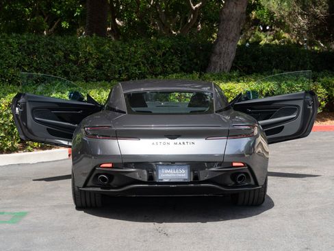 Used 2024 Aston Martin DB12 Coupe RWD image 18