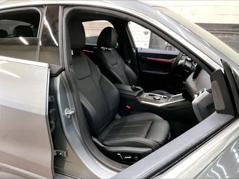 Used 2025 BMW i4 eDrive40 w/ Premium Package RWD image 9