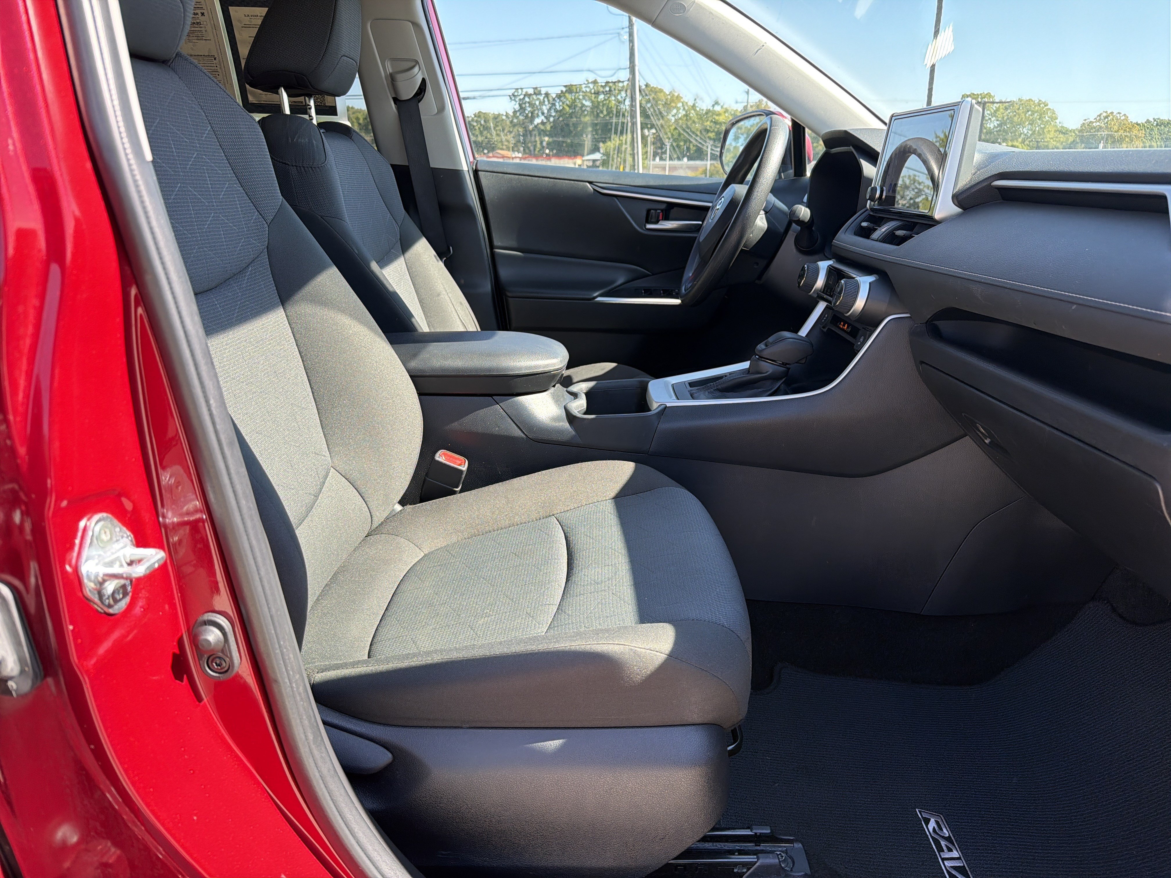 Used 2025 Toyota RAV4 XLE FWD image 11