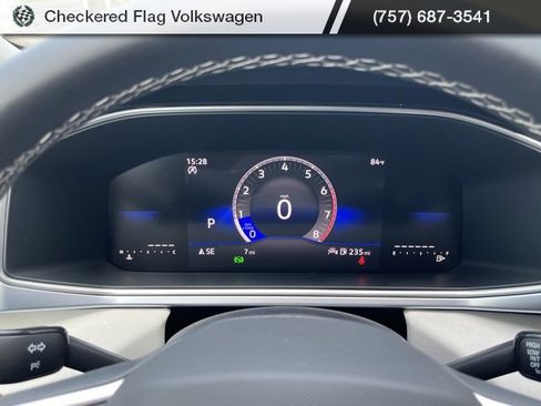 New 2025 Volkswagen Taos SE image 31