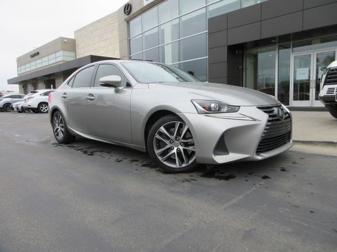 Used 2018 Lexus IS 300 AWD image 13