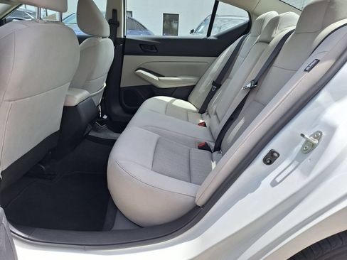 Used 2024 Nissan Altima 2.5 SV FWD image 12