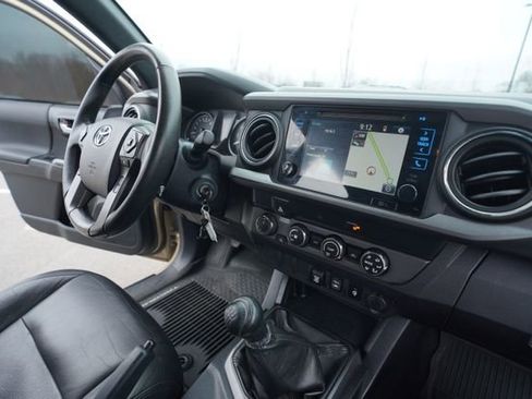 Used 2019 Toyota Tacoma TRD Off-Road image 31