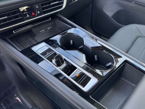 Used 2025 Volkswagen Atlas SEL image 30