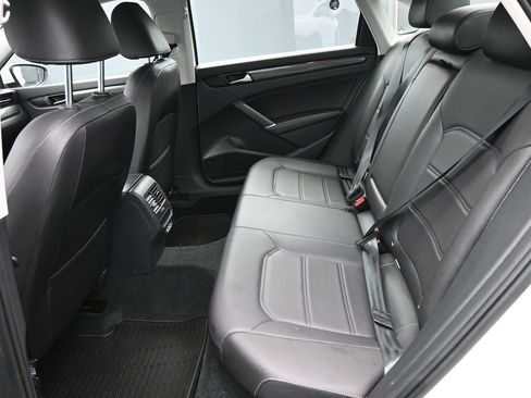 Used 2020 Volkswagen Passat 2.0T R-Line image 12