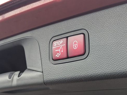 Used 2018 Mercedes-Benz GLC 300 4MATIC image 32