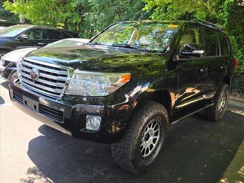 Used 2013 Toyota Land Cruiser AWD/4WD image 2