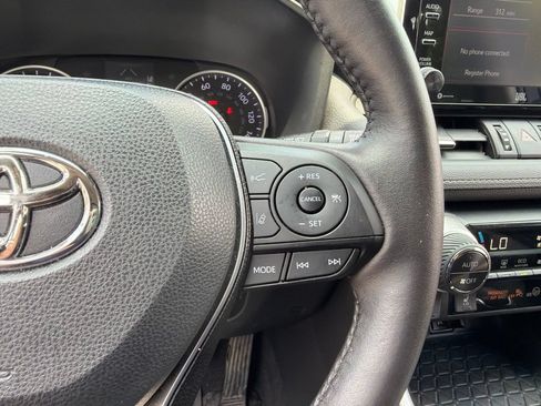 Used 2021 Toyota RAV4 XLE Premium AWD/4WD image 17