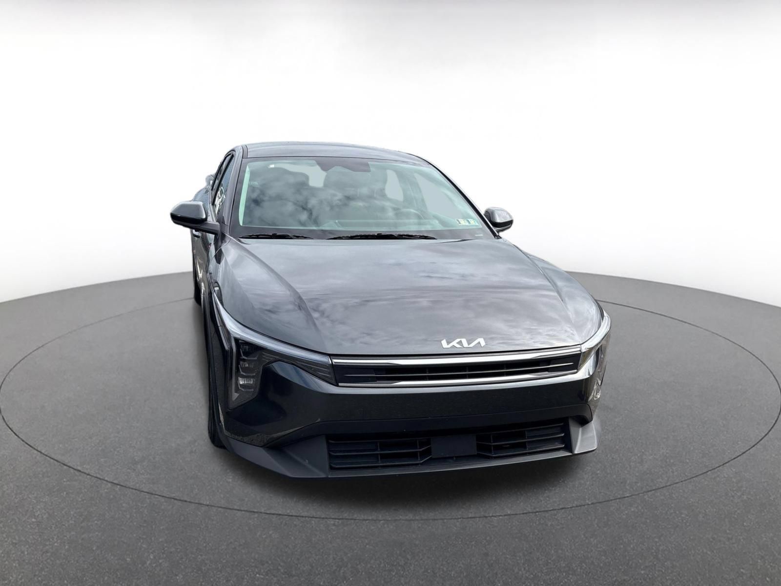 Used 2025 Kia K4 FWD image 2