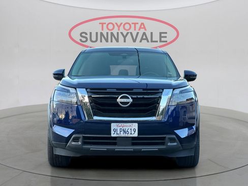Used 2024 Nissan Pathfinder SV image 11