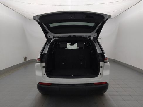 Used 2023 Jeep Grand Cherokee L Laredo image 29