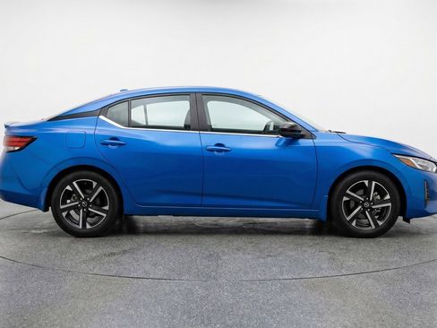 Used 2025 Nissan Sentra SV FWD image 11