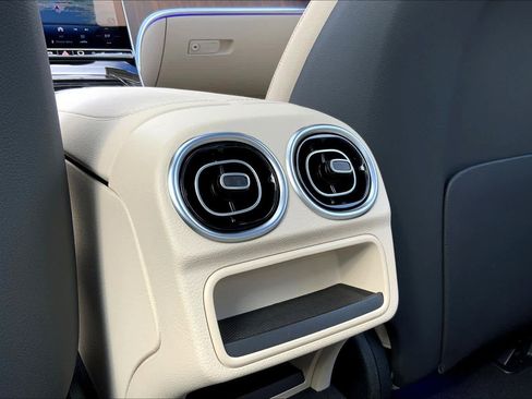 New 2026 Mercedes-Benz C 300 4MATIC Sedan image 22