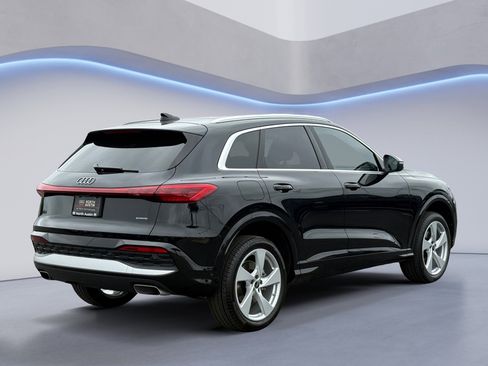 Certified 2025 Audi Q5 Premium w/ Premium Plus AWD/4WD image 4