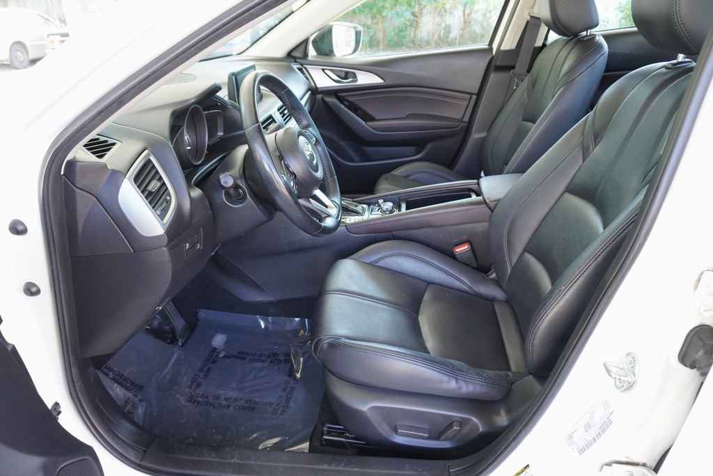 Used 2018 MAZDA MAZDA3 Touring FWD image 9