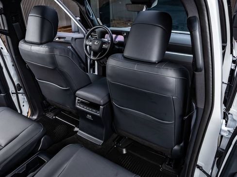 Used 2025 Lexus GX 550 w/ Accessory Package (2T) AWD/4WD image 33