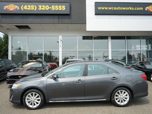 Used 2012 Toyota Camry XLE FWD image 2