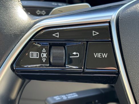 Used 2021 Audi e-tron Premium Plus image 17
