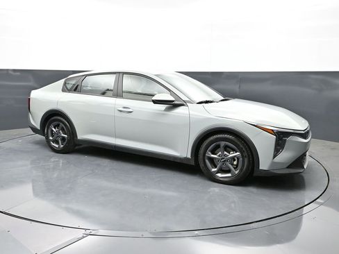 Used 2025 Kia K4 FWD image 1
