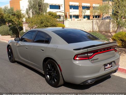 Used 2017 Dodge Charger SE w/ Blacktop Package image 7