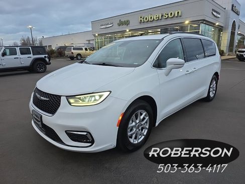Used 2022 Chrysler Pacifica Touring-L image 1