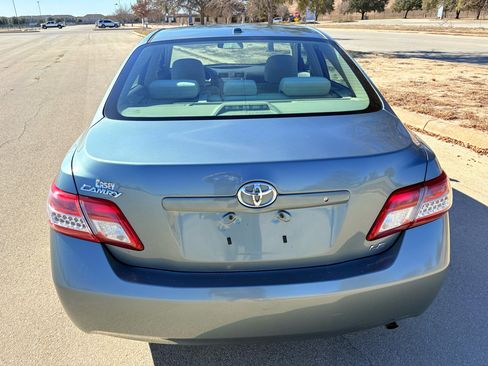 Used 2010 Toyota Camry LE image 35