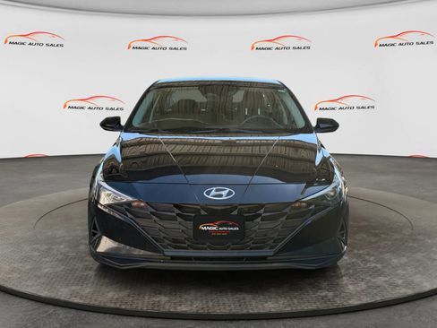 Used 2021 Hyundai Elantra SE FWD image 3
