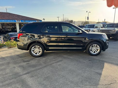 Used 2016 Ford Explorer XLT w/ Equipment Group 202A image 4