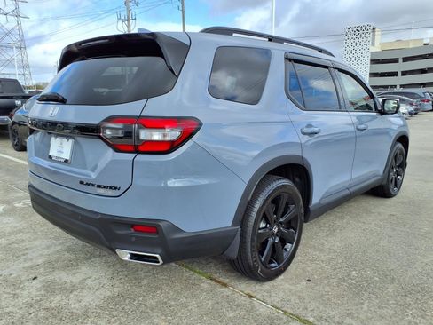 Certified 2025 Honda Pilot Black Edition image 25