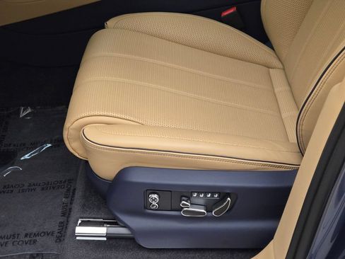 Certified 2023 Bentley Bentayga AWD/4WD image 32