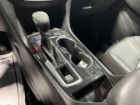 Used 2022 Chevrolet Equinox Premier AWD/4WD image 32