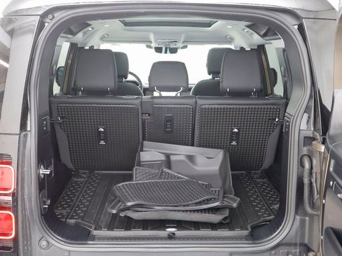 Used 2025 Land Rover Defender 110 S image 25
