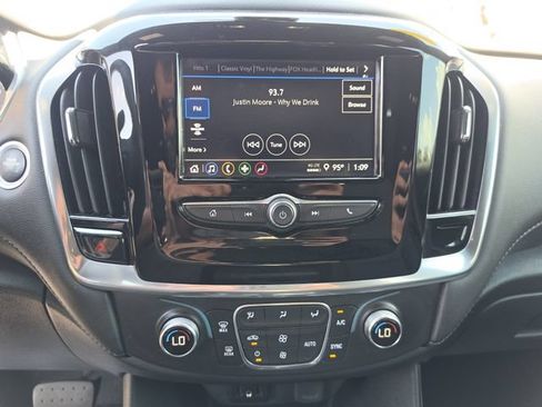 Used 2023 Chevrolet Traverse LT FWD image 25