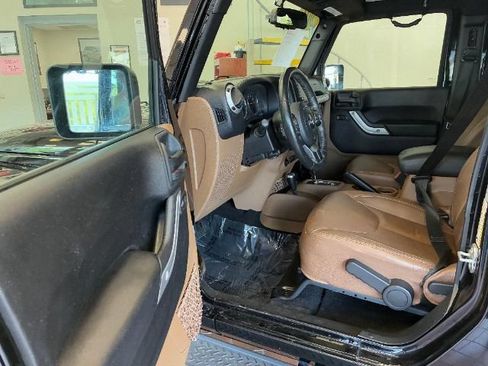 Used 2016 Jeep Wrangler Unlimited Sahara w/ Max Tow Package AWD/4WD image 18