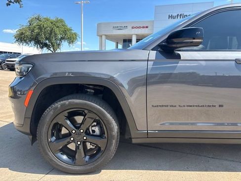 Certified 2024 Jeep Grand Cherokee L Limited w/ Black Appearance Package AWD/4WD image 9