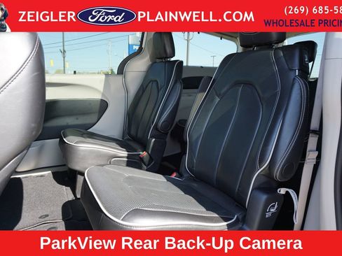 Used 2024 Chrysler Pacifica Limited FWD image 12