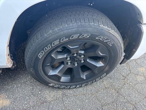 Used 2025 RAM 1500 Big Horn AWD/4WD image 7