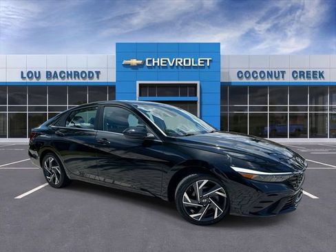 Used 2025 Hyundai Elantra SEL FWD image 1