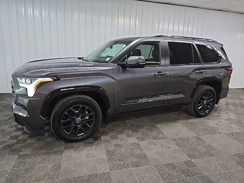 Used 2024 Toyota Sequoia Platinum AWD/4WD image 6