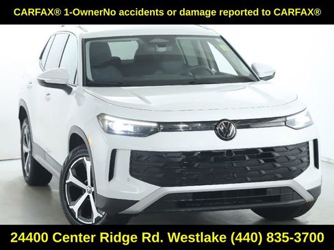 Used 2025 Volkswagen Tiguan SE image 2