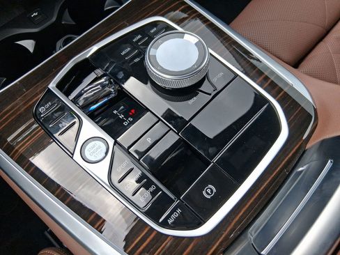 Used 2026 BMW X5 sDrive40i w/ Executive Package image 16