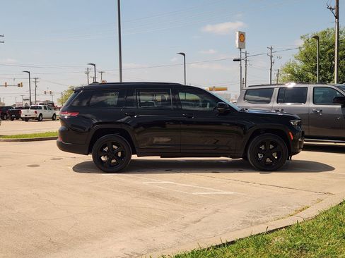 Used 2023 Jeep Grand Cherokee L Limited w/ Black Appearance Package image 7