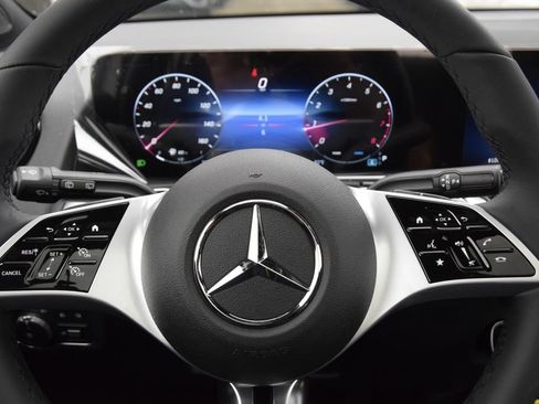 New 2026 Mercedes-Benz GLB 250 image 23