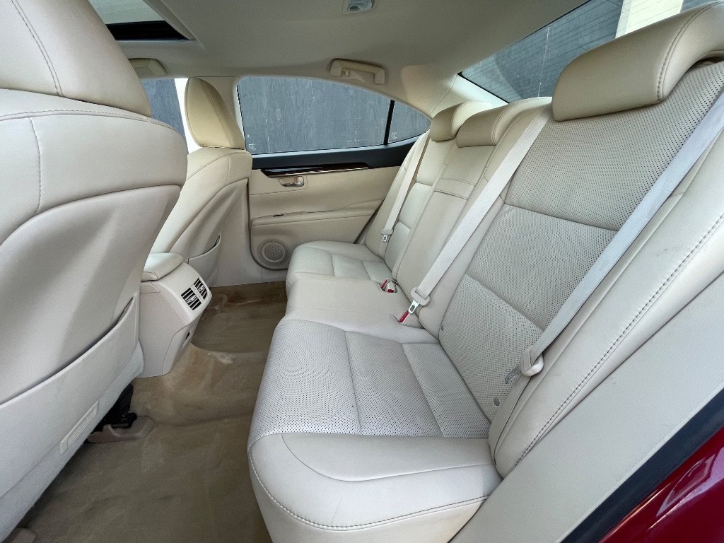 Used 2014 Lexus ES 350 w/ Premium Package FWD image 29